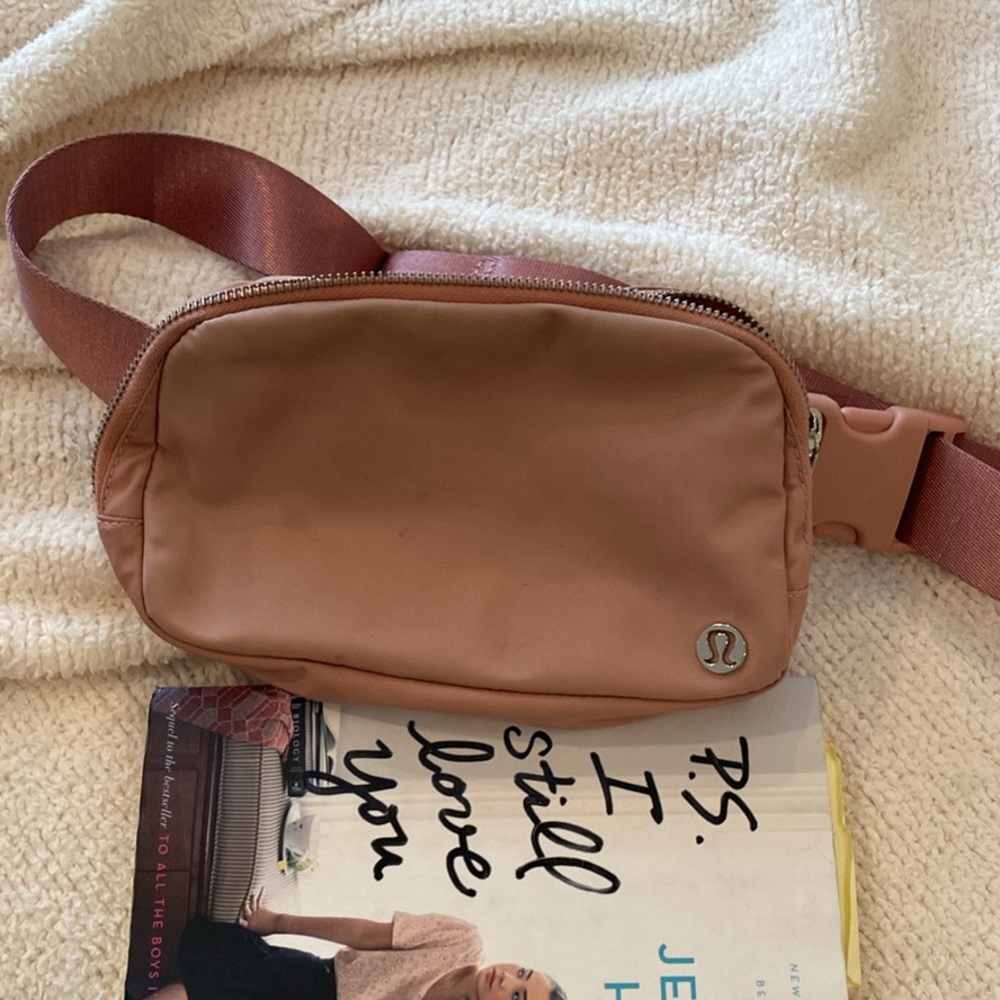 Lululemon Belt Bag small